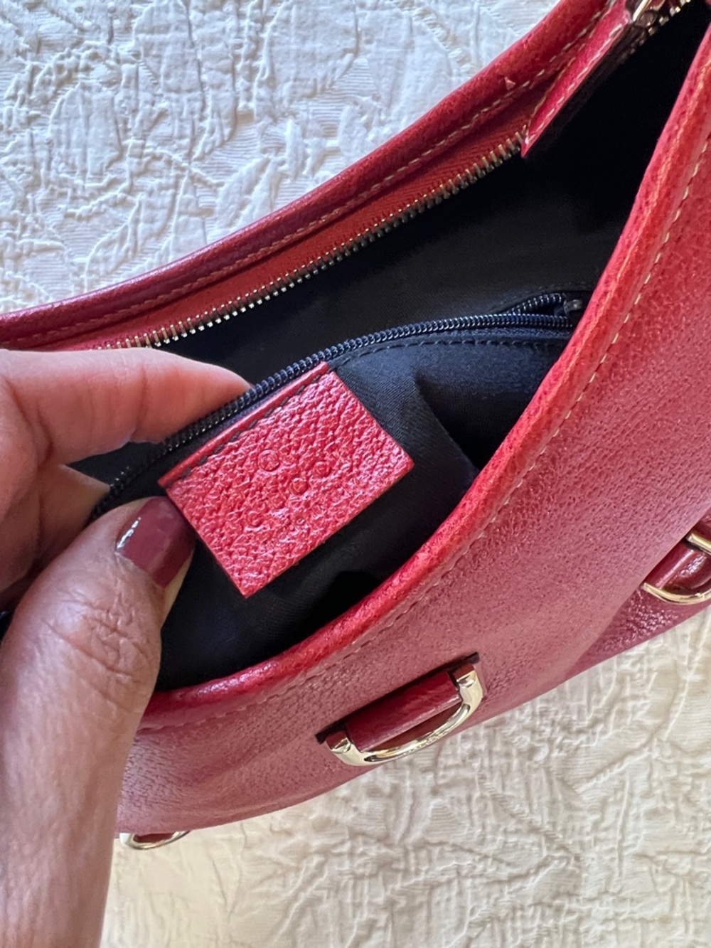 Gucci Abbey Shoulder Bag with Gold Hardware - Picture 10 of 17